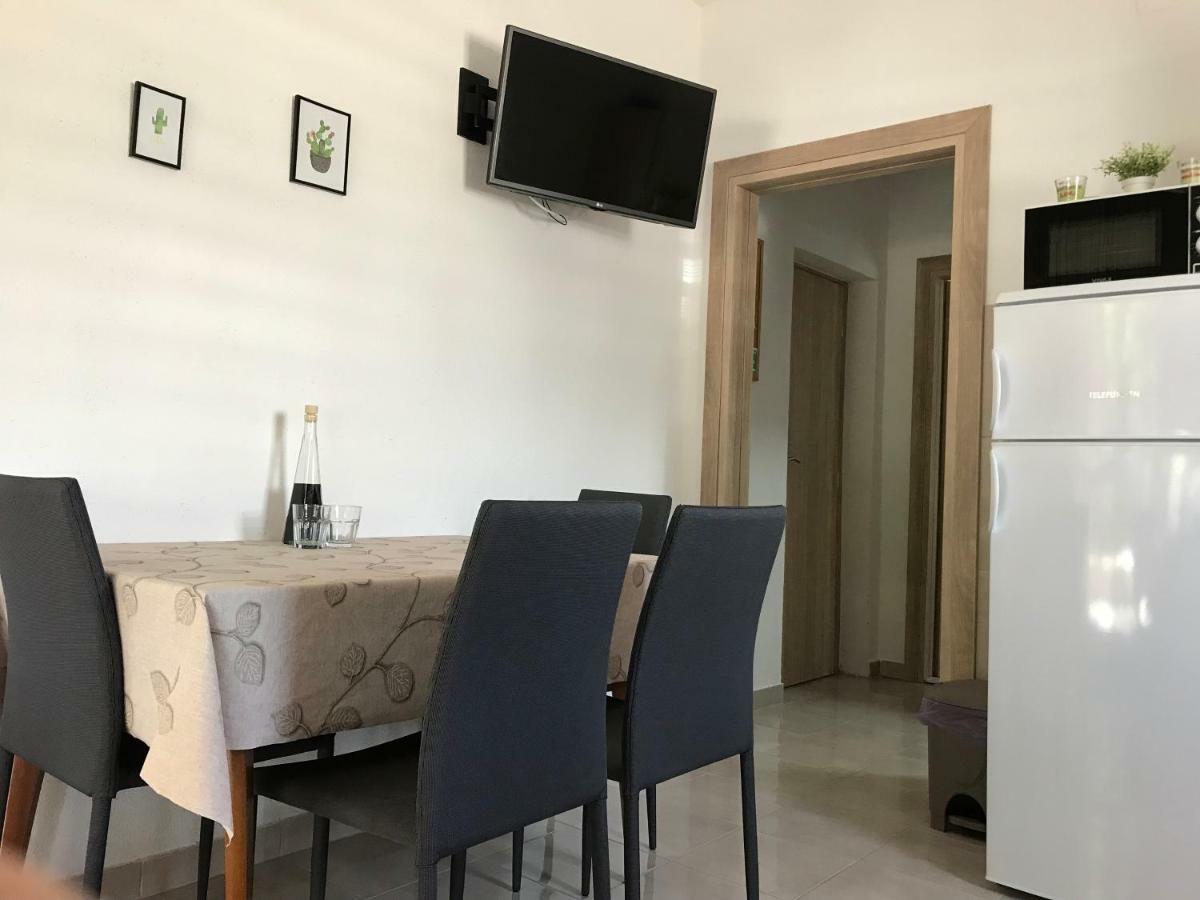 Apartman Mirjana With Terrace And Free Parking Donji Okrug  외부 사진